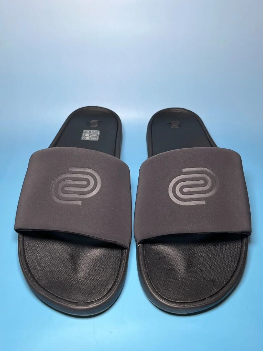 While on Earth Slide - Size 11 Men’s RETAIL $80